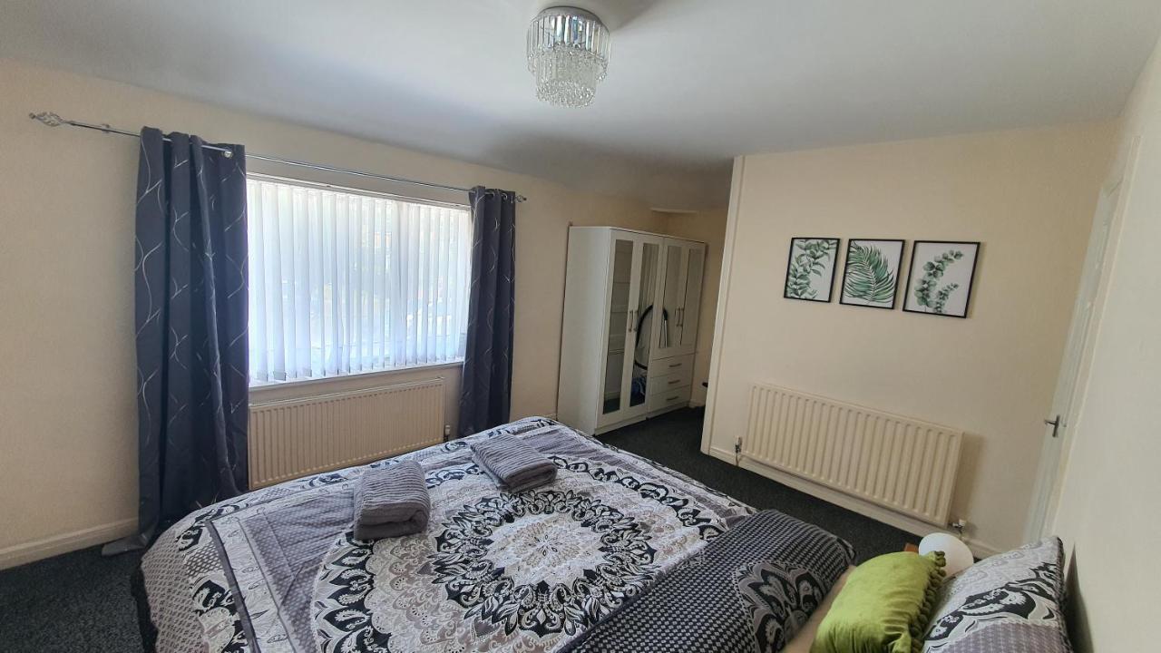 Spacious 3-bedroom In With Driveway Parking Birmingham