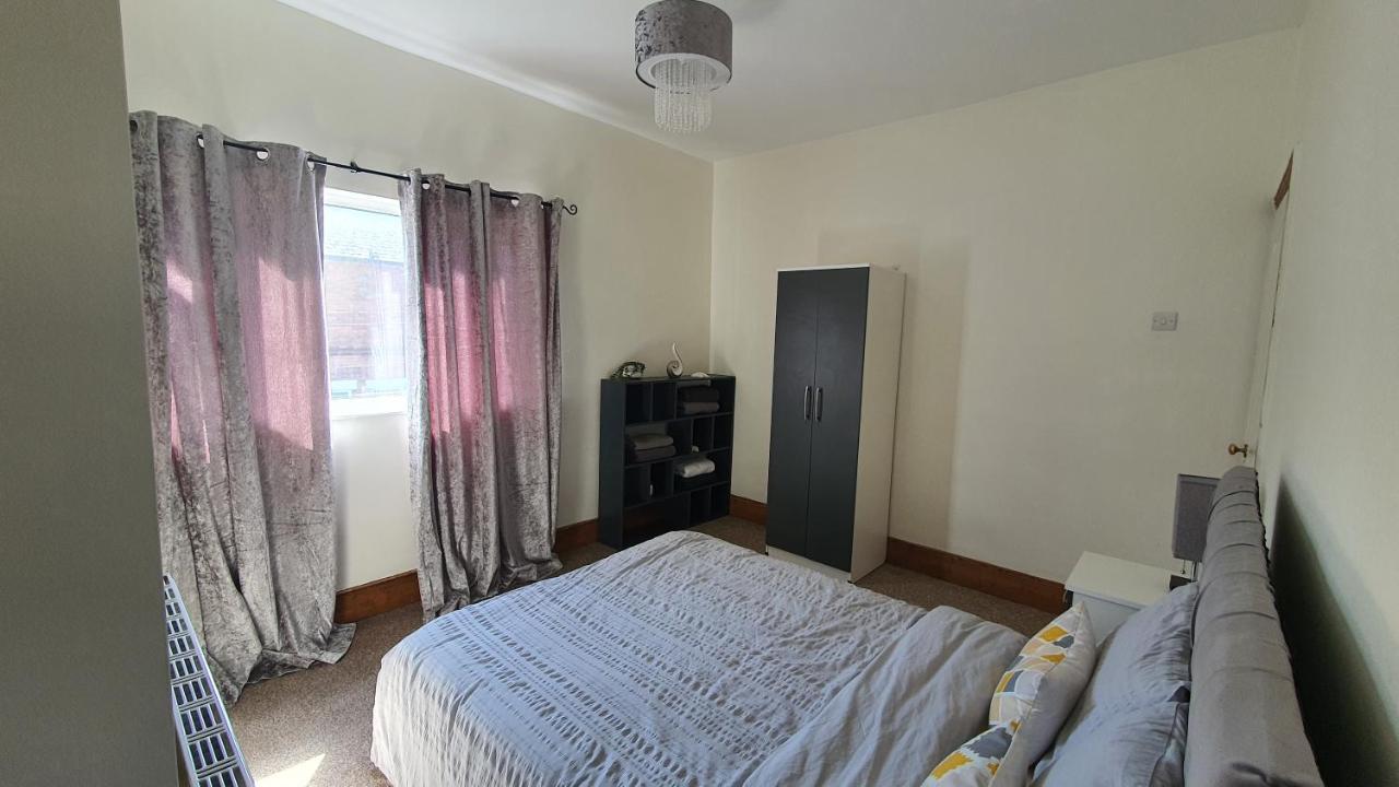 Spacious 2 Bedroom In * Birmingham