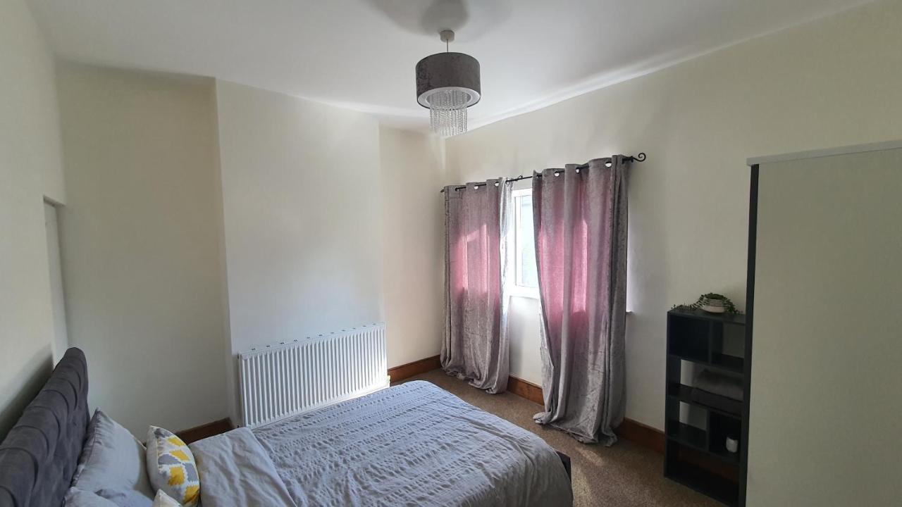 Spacious 2 Bedroom In Apartment Birmingham