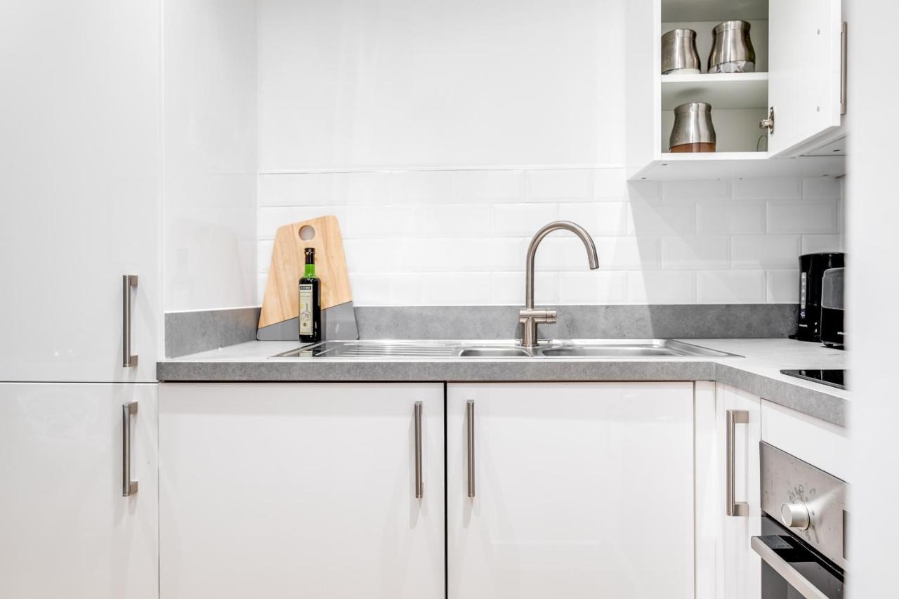 Exoticstay • New Build • Stylish 1-bedroom In The Centre • Wifi & Netflix • Self Check-in
