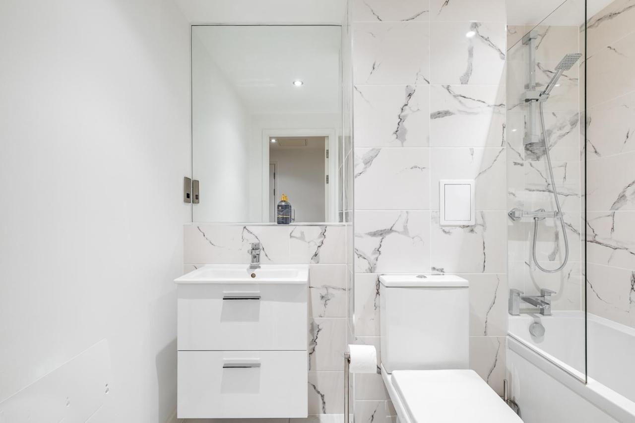 Exoticstay • New Build • Stylish 1-bedroom In The Centre • Wifi & Netflix • Self Check-in *