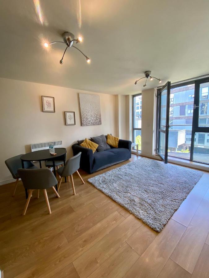Holliday Street - One Bedroom - Stunning Balcony *
