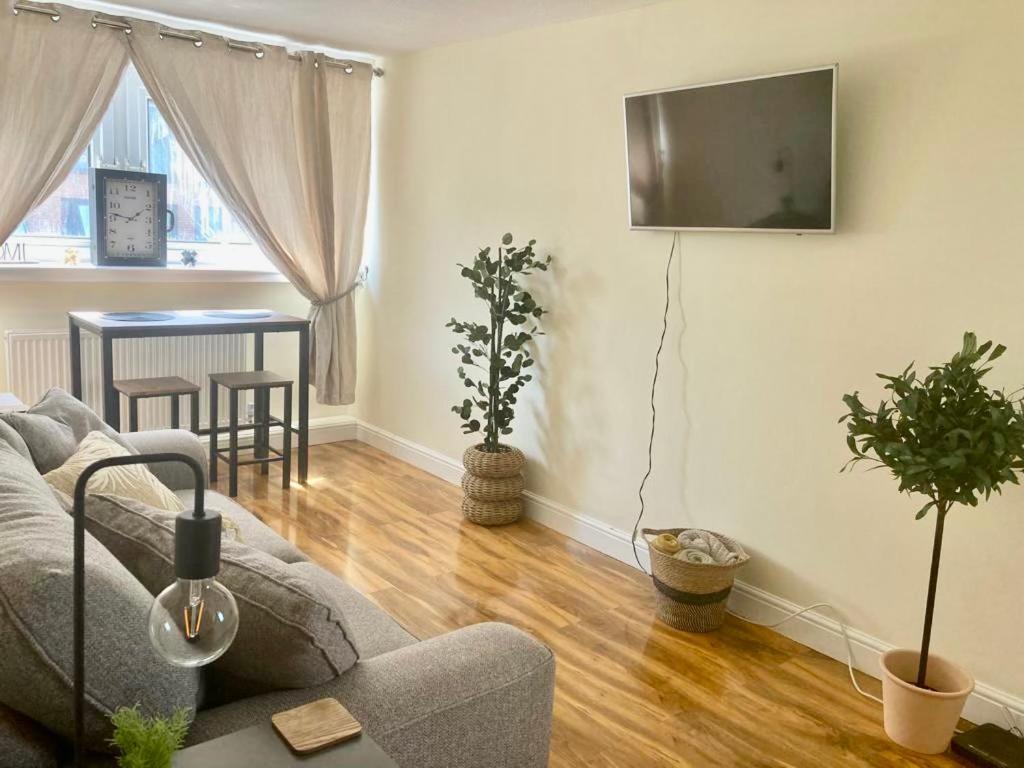 Apartment Centre *