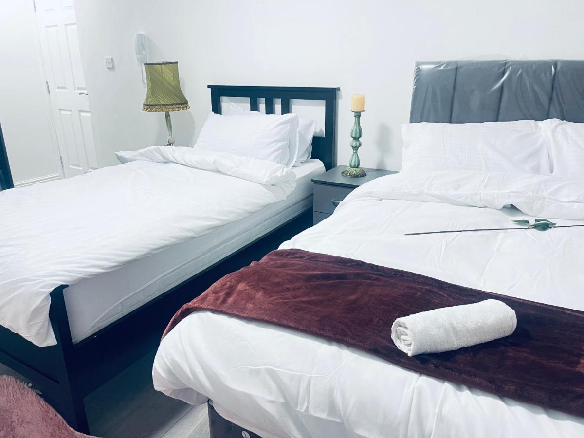 Apartment 1 Bed With 2 Beds 1 Double 1 Single Birmingham