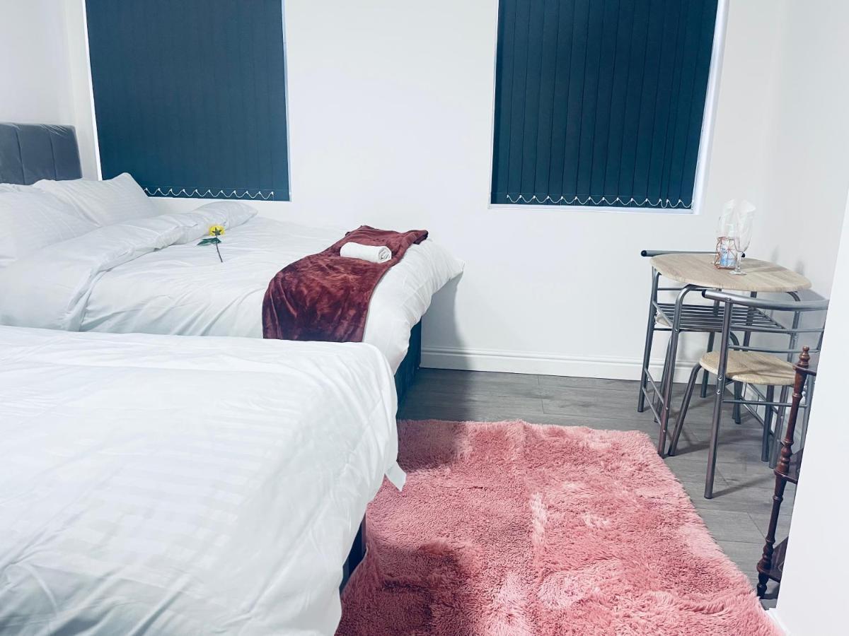 1 Bed With 2 Beds 1 Double 1 Single Apartment *