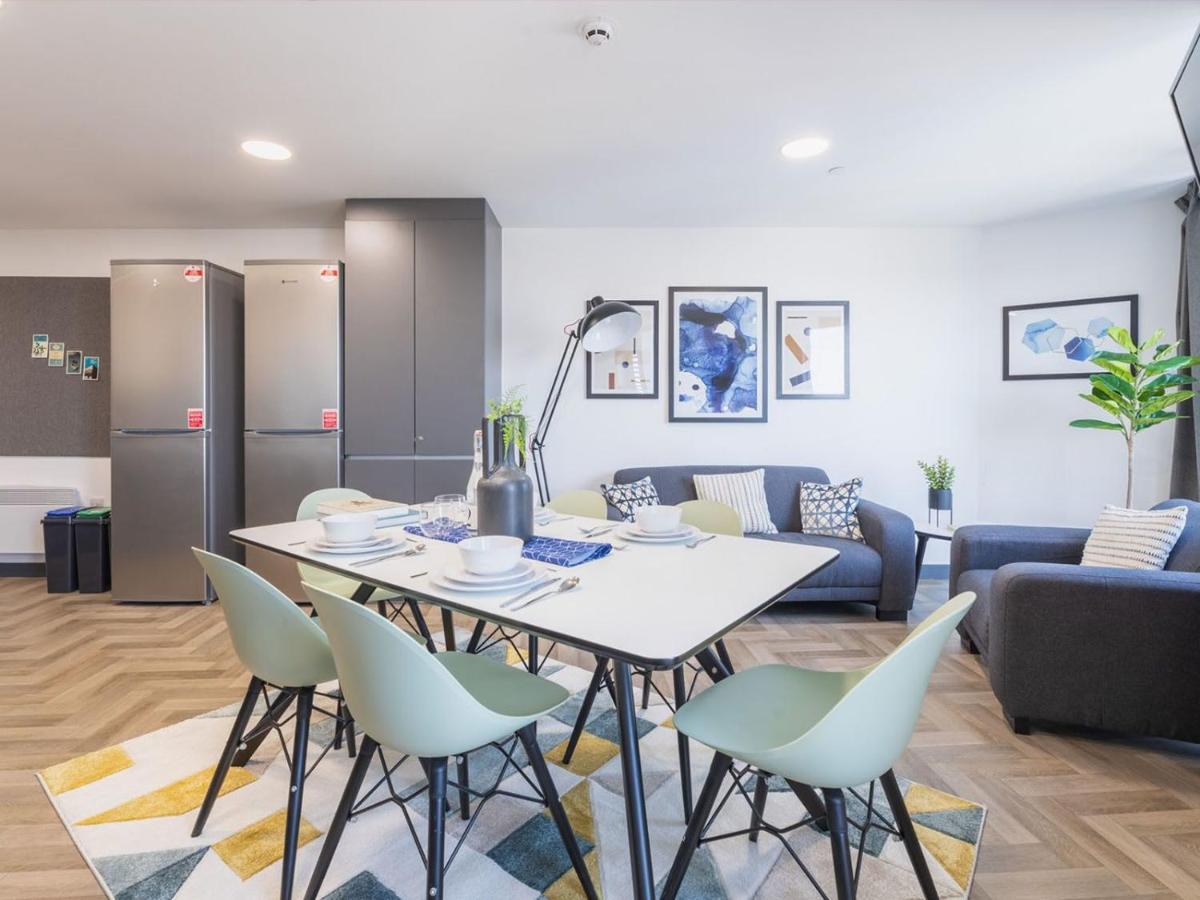 Ensuite Bedrooms With Shared Kitchen At Onyx Located In Apartment