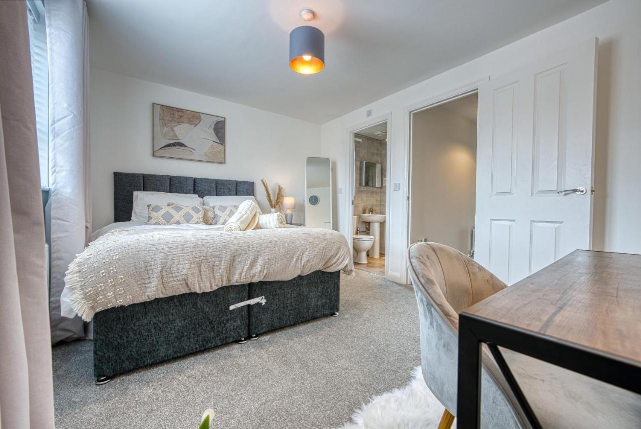 Spacious 4 Bedroom House W/parking Holiday home Birmingham