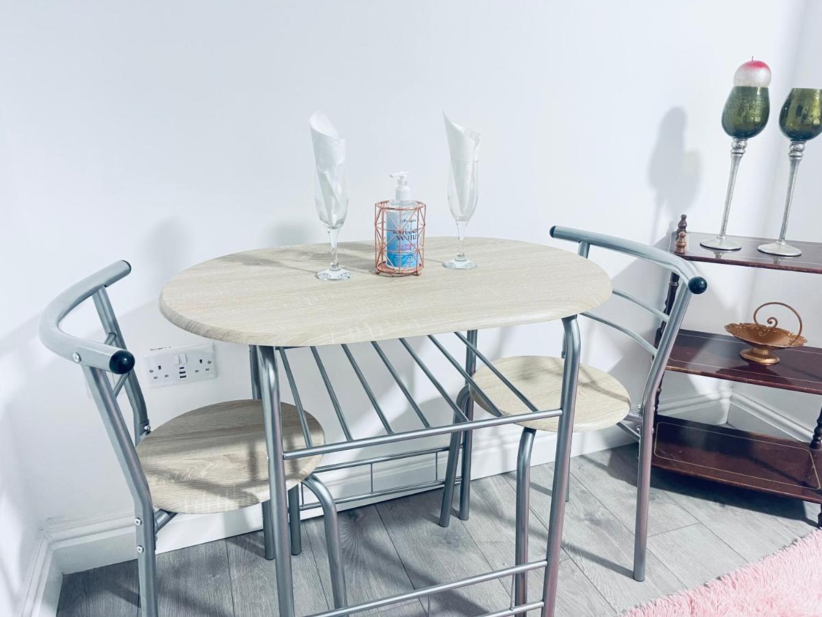 Apartment 1 Bed With 2 Beds 1 Double 1 Single Birmingham