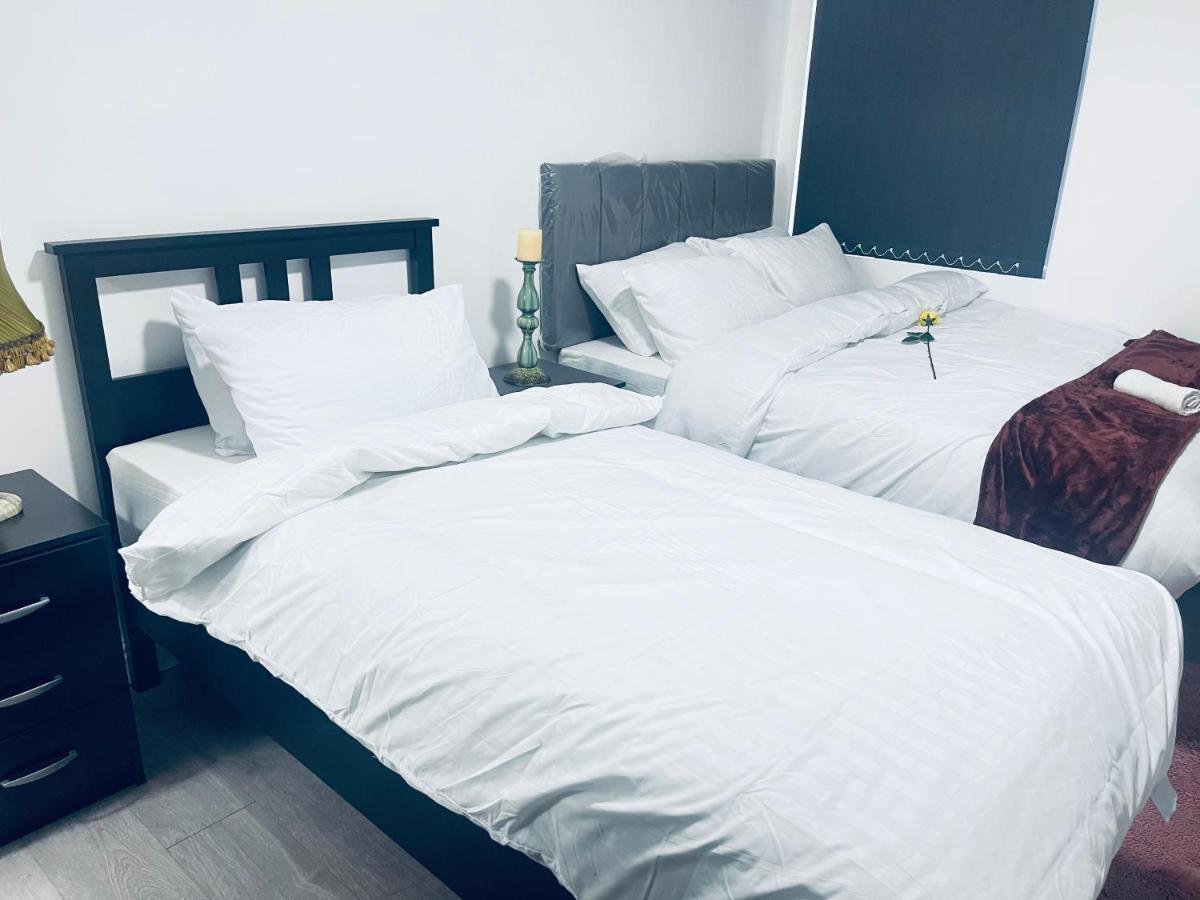 1 Bed With 2 Beds 1 Double 1 Single Apartment *