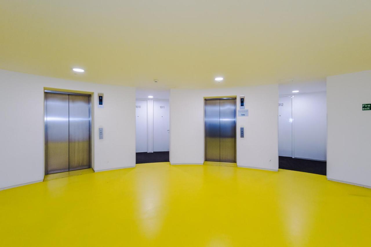 Luxury Centre Panorama: Professional's Haven