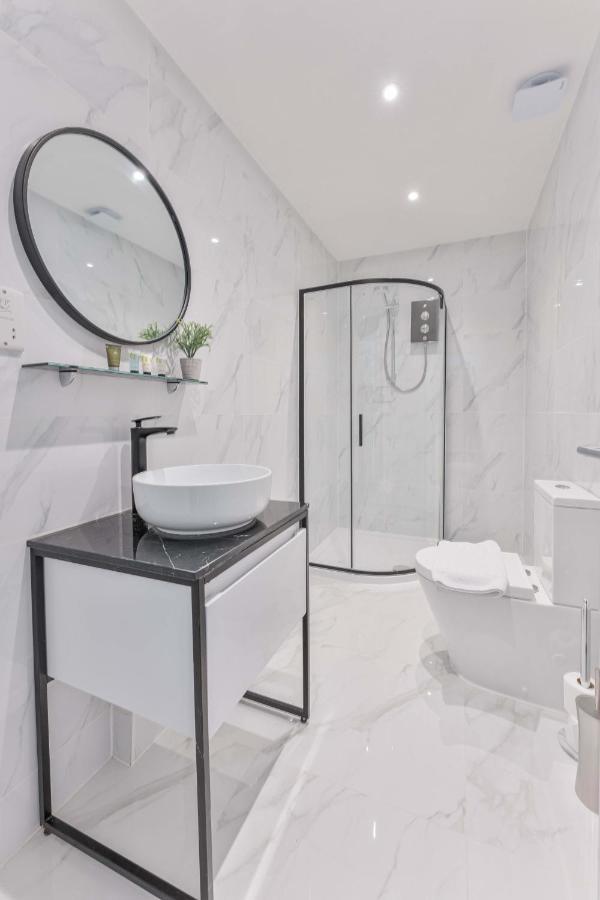 Stunning 1 Bedroom Apartment
