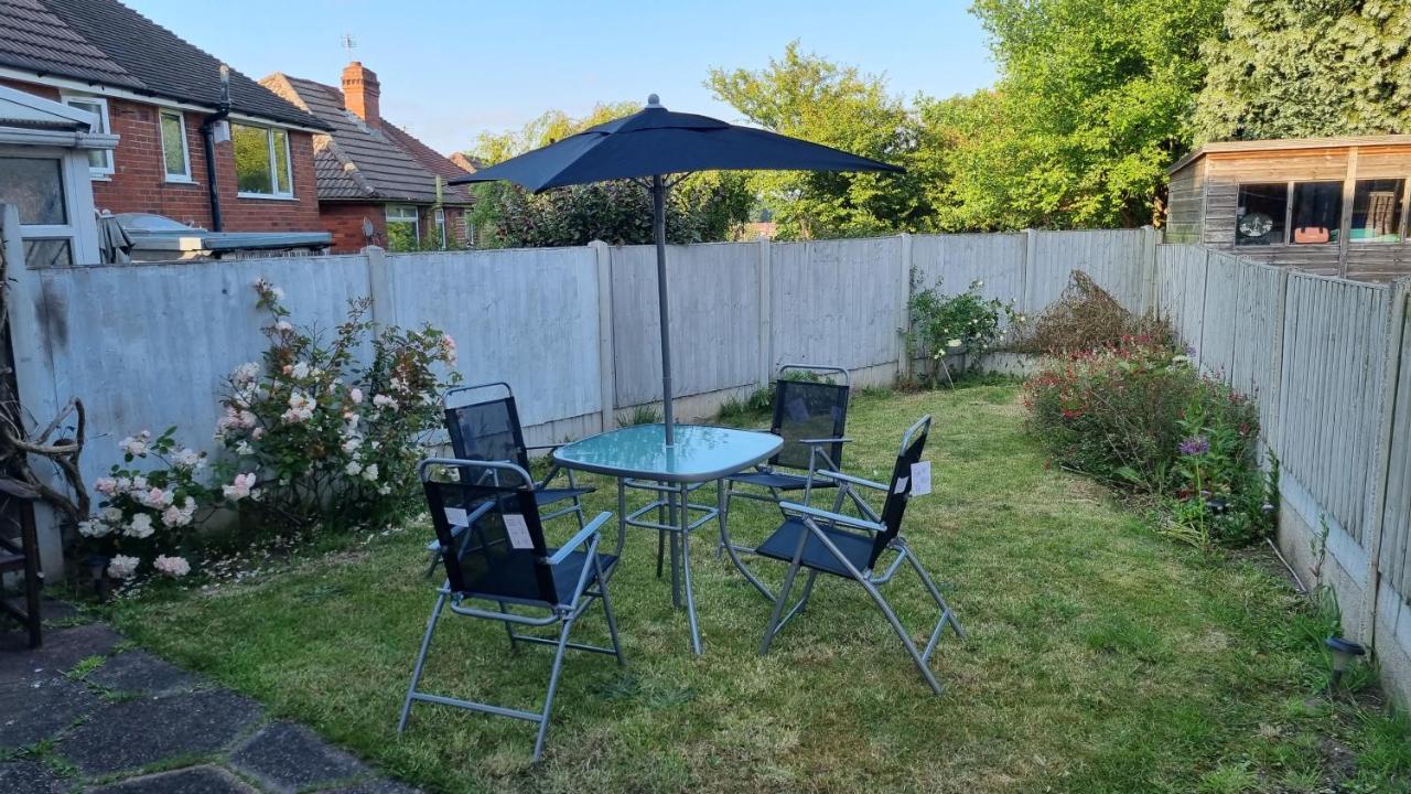 Holiday home Cosy 3 Bed With Parking- Family And Contractors *
