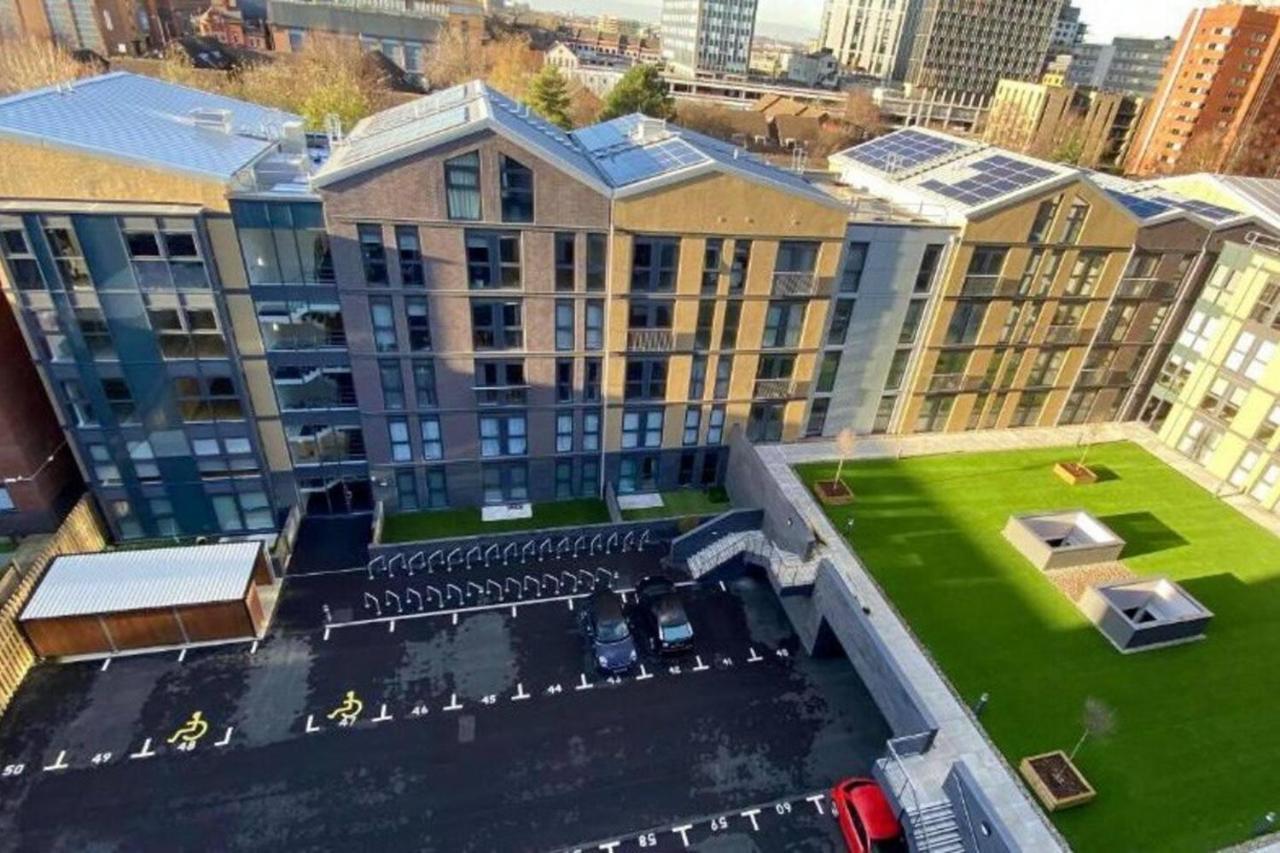 Remarkable 2-bed In Apartment *