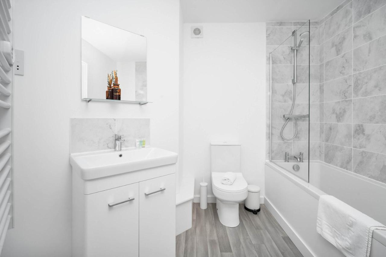 Apartment Luxury Two Bed - Parking - Smart Tv - Wifi *