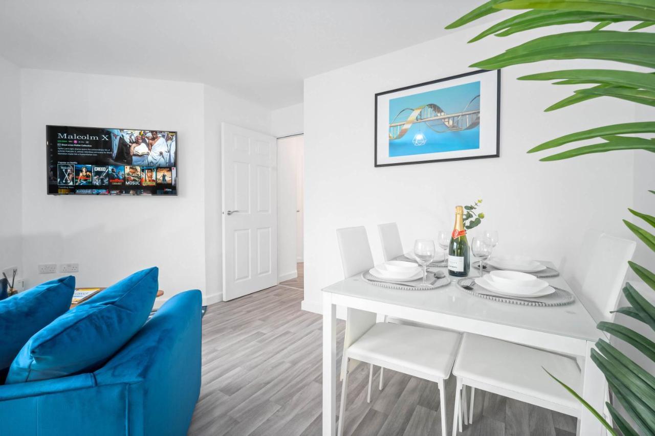 Luxury Two Bed - Parking - Smart Tv - Wifi