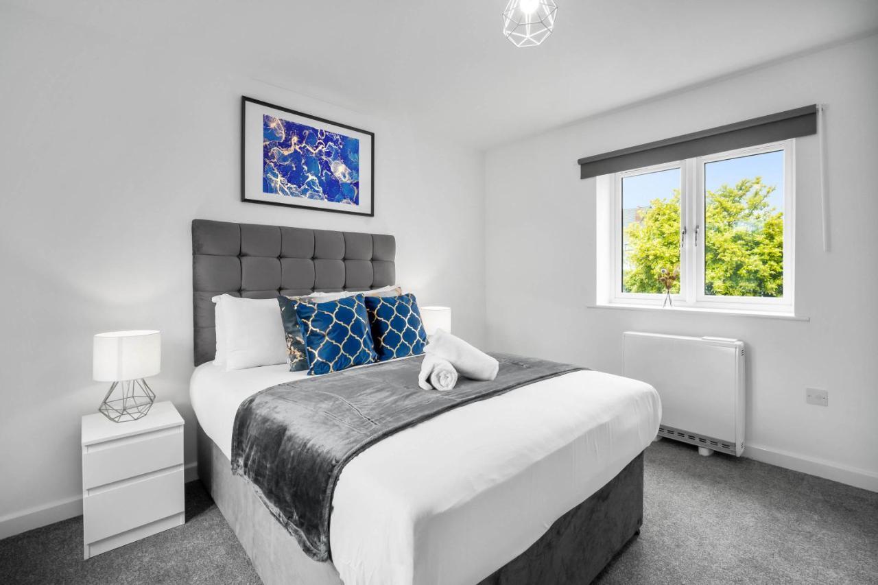Luxury Two Bed - Parking - Smart Tv - Wifi Apartment