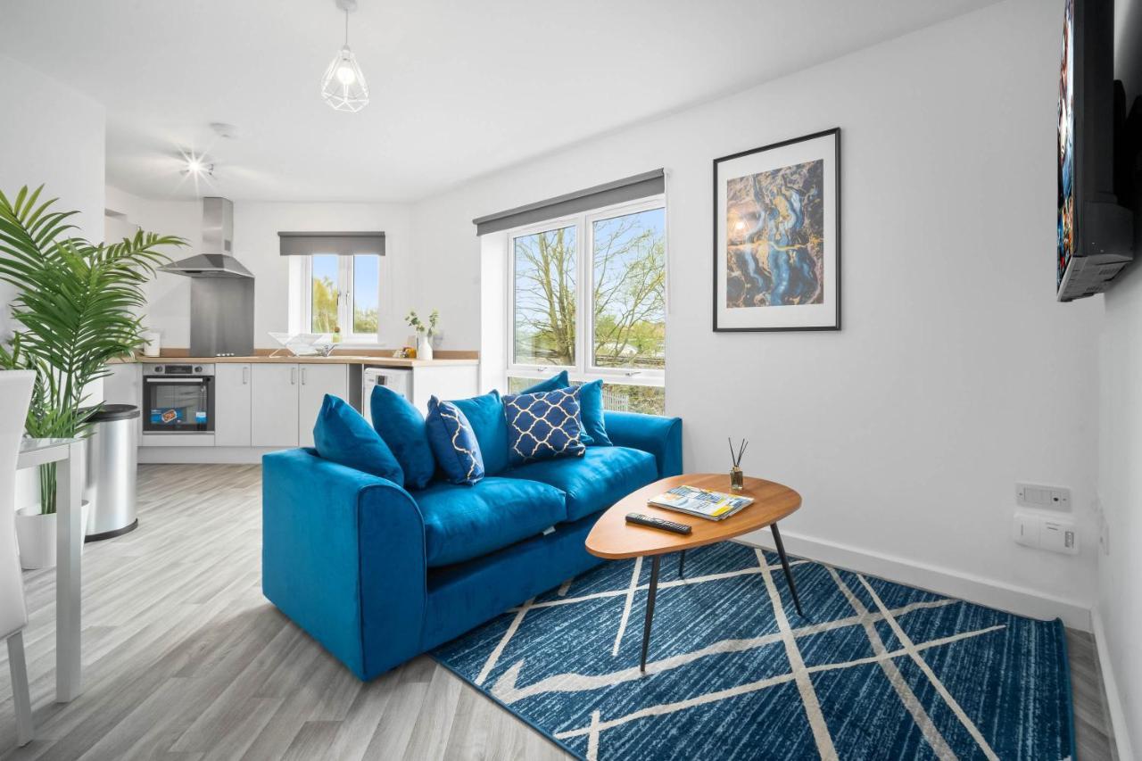 Luxury Two Bed - Parking - Smart Tv - Wifi Apartment *
