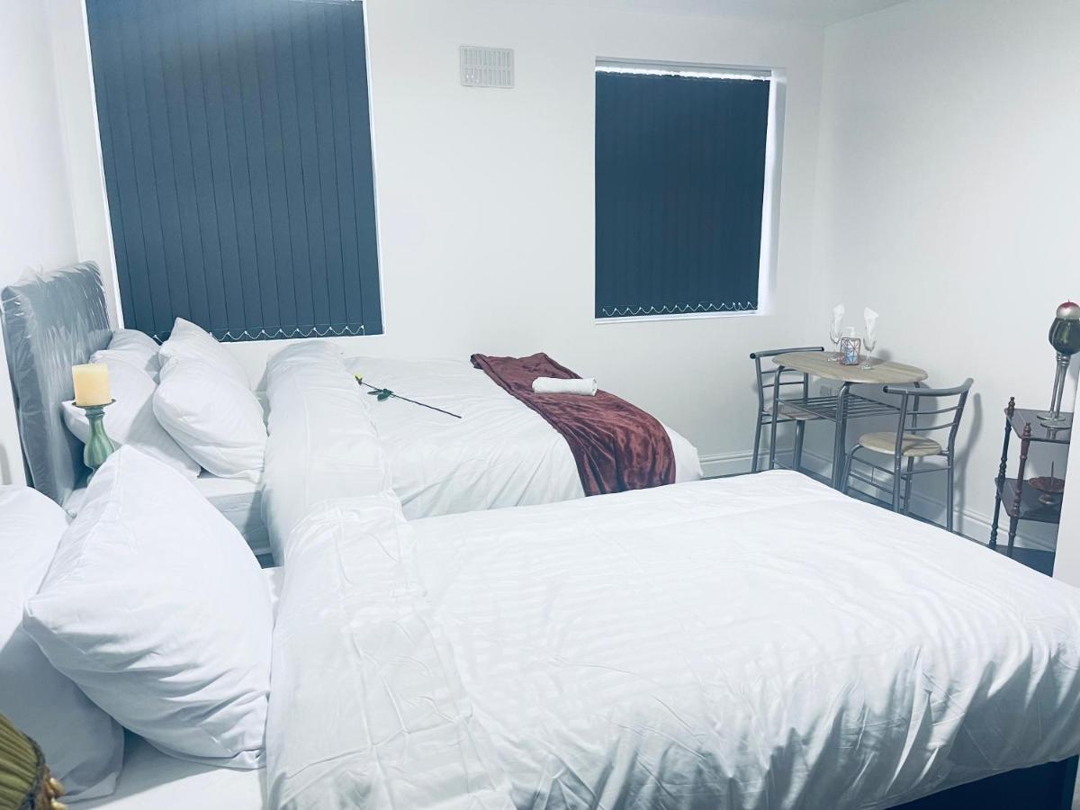 1 Bed With 2 Beds 1 Double 1 Single Apartment