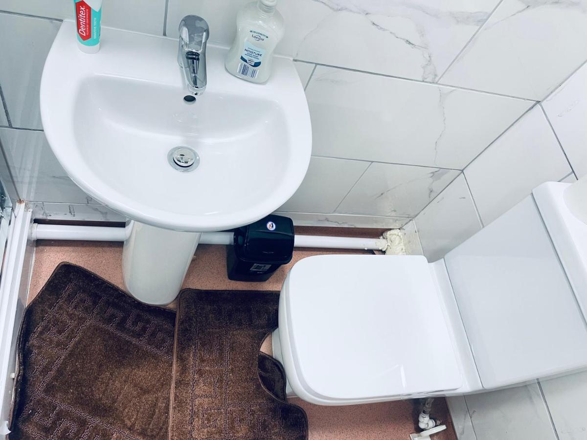 1 Bed With 2 Beds 1 Double 1 Single Apartment Birmingham