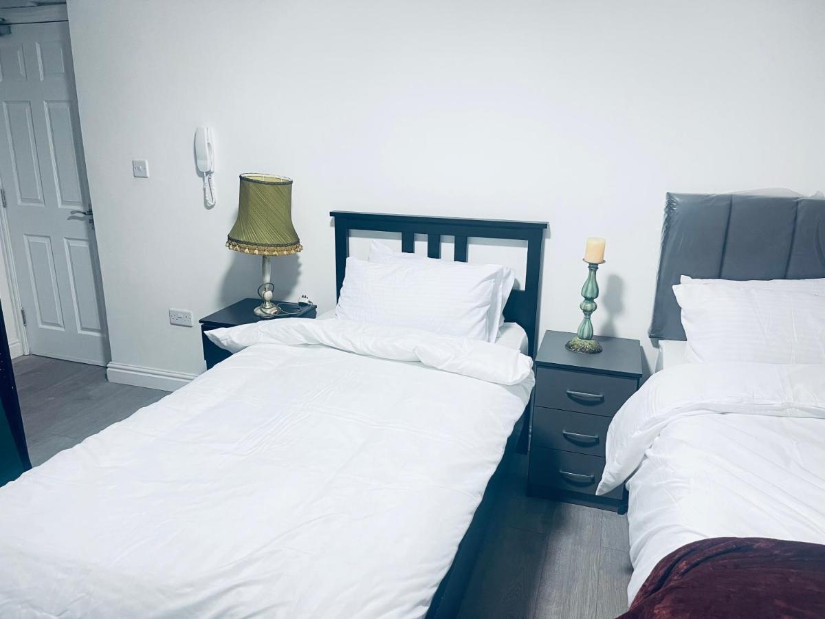 Apartment 1 Bed With 2 Beds 1 Double 1 Single *