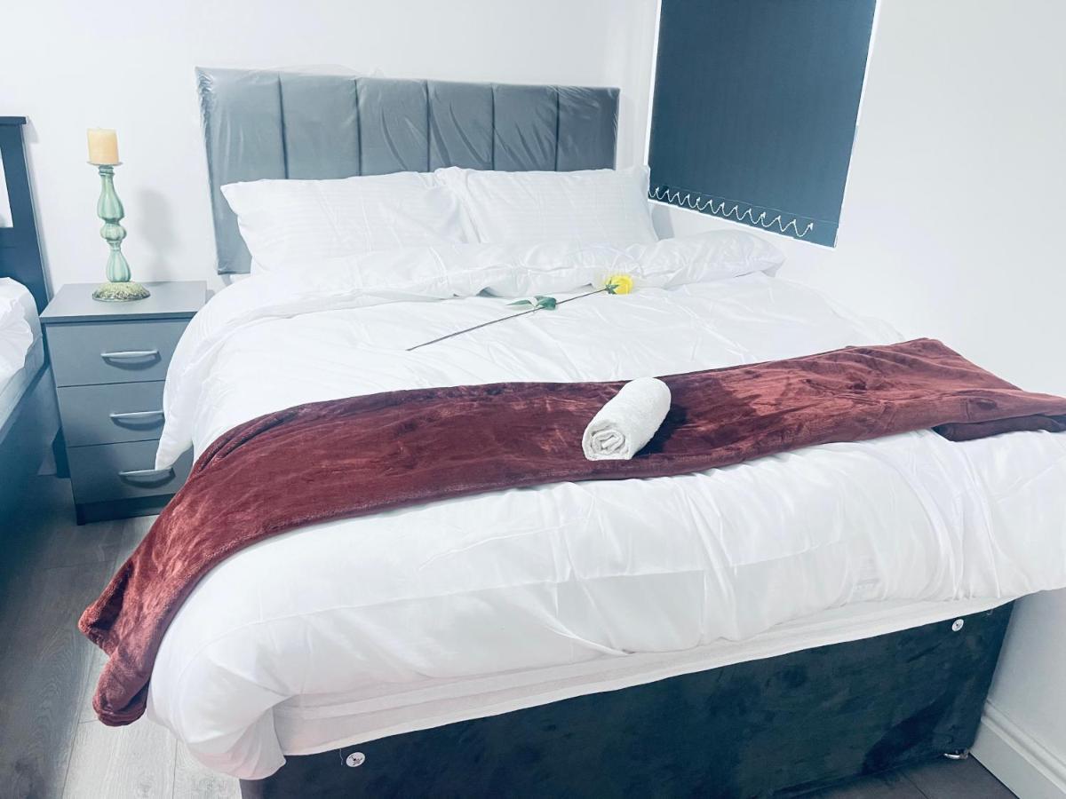 Apartment 1 Bed With 2 Beds 1 Double 1 Single Birmingham