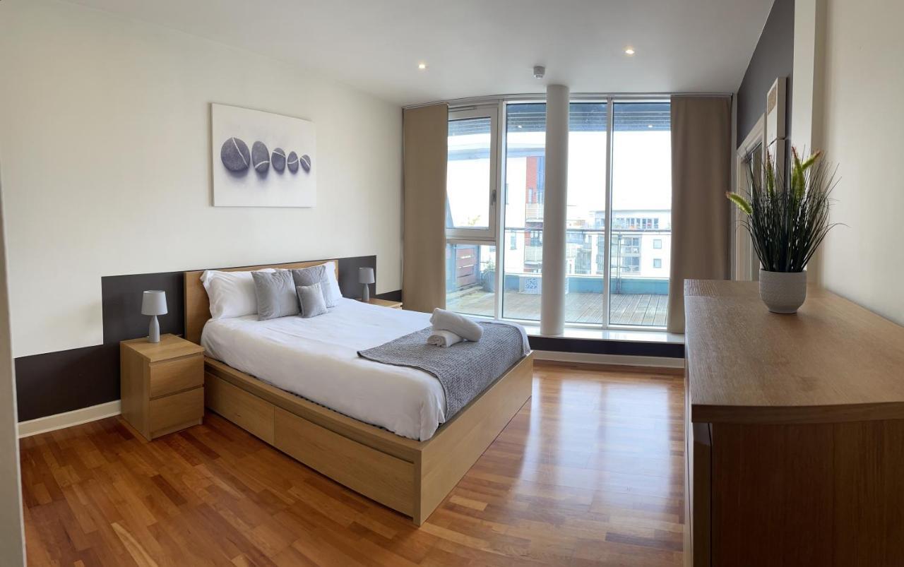 Glass Penthouse With Canal View Apartment