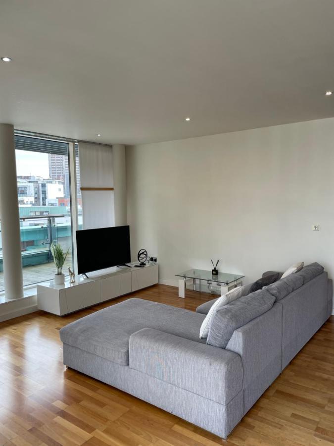 Glass Penthouse With Canal View Apartment