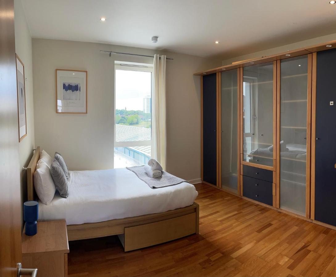 Glass Penthouse With Canal View Apartment *
