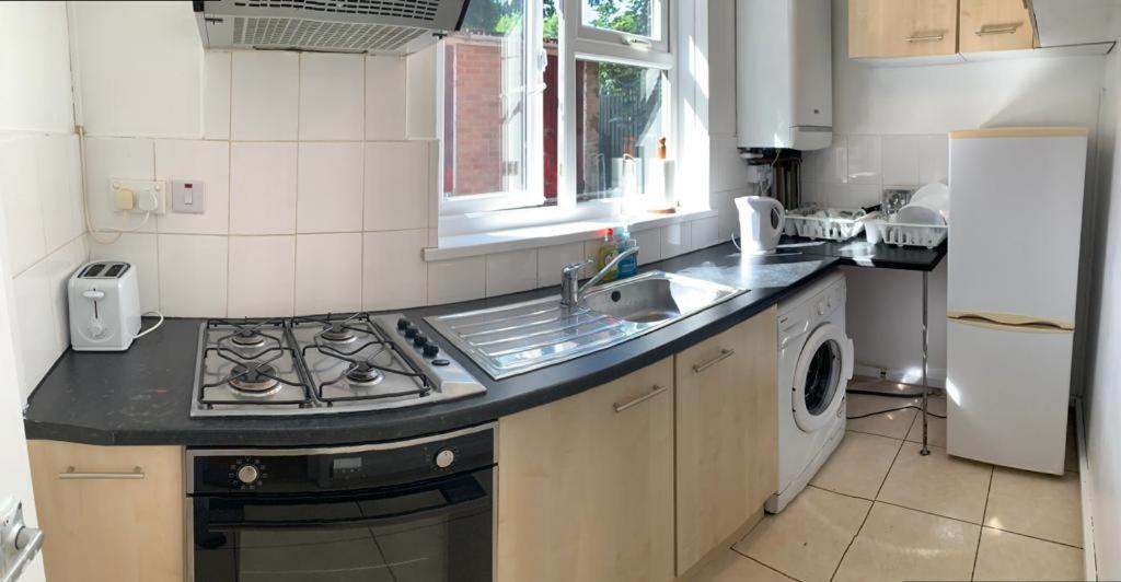 Birmingham City Guest House *