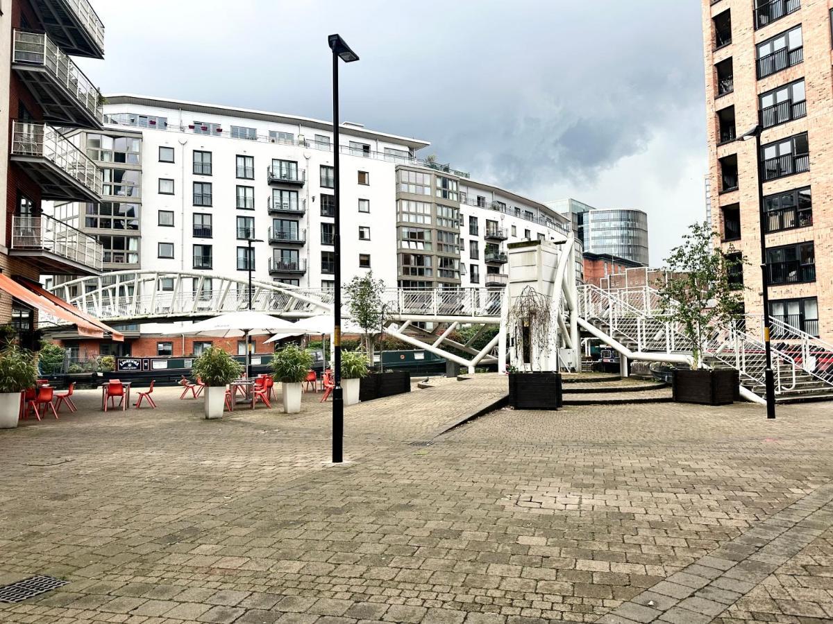 Apartment Brindley Place - Utilita Arena, Sea Life Centre, Legoland! Free Wifi! *