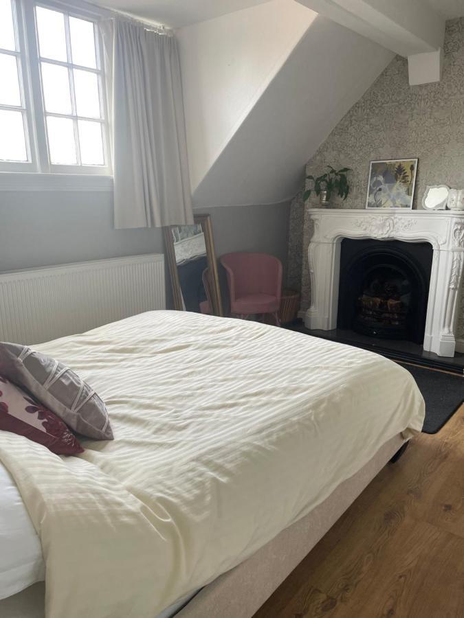 Bournville House & Cafe Bed & Breakfast Birmingham