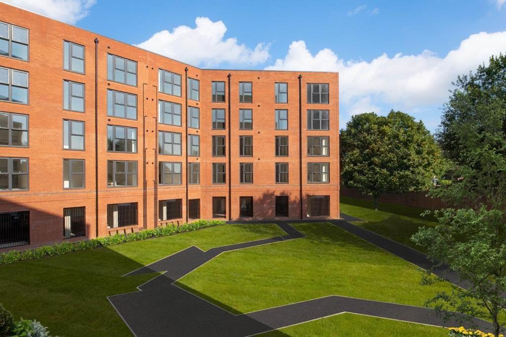 The Versace With 4 Beds And Secure Free Parking * Birmingham