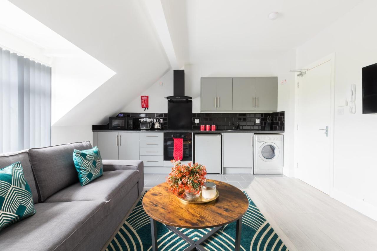 Hagley Road Apartments: Self-contained City Centre With Kitchen & Netflix