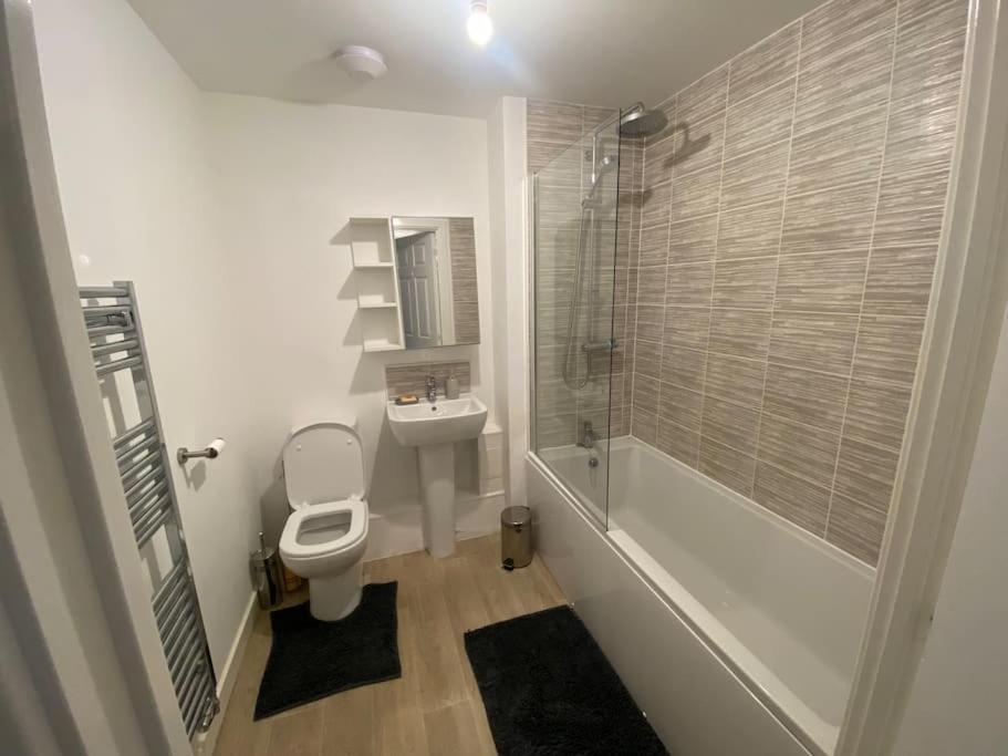 2 Bedroom Private Spacious In West Midlands