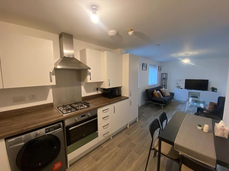 Apartment 2 Bedroom Private Spacious In West Midlands *