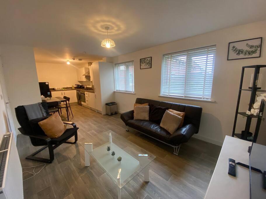 2 Bedroom Private Spacious In West Midlands