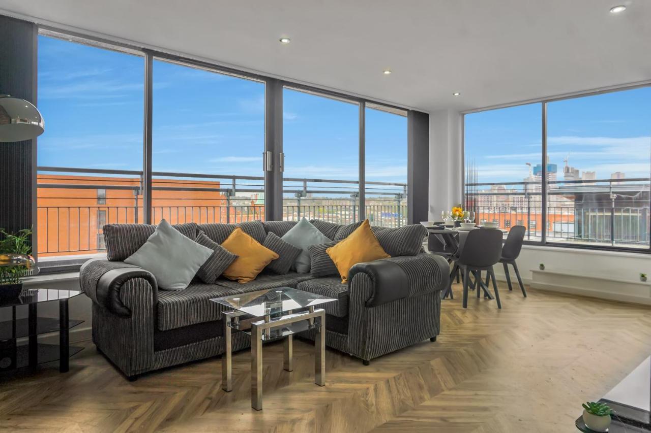 Apartment Penthouse - Amazing Skyline Views - Free Parking - Balcony - Utilita Arena - New St Station - Bullring Shopping *