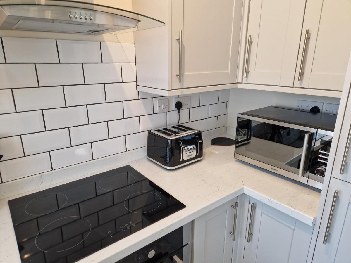 Stylish 2 Bedroom Sleeps 4 Contractors And Corporates Welcome Apartment *