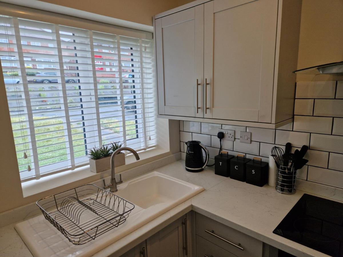 Stylish 2 Bedroom Sleeps 4 Contractors And Corporates Welcome Apartment Birmingham