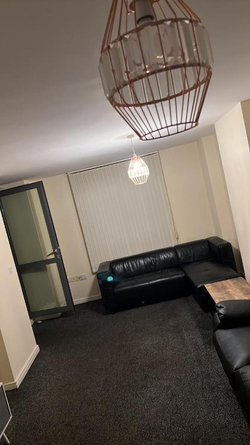 Centenary Plaza Apartament,holiday Street,b11tb