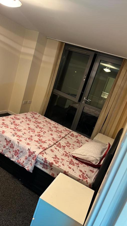 Apartment Centenary Plaza Apartament,holiday Street,b11tb *