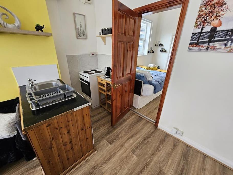 Cosy Entire 5 Min To Centre! Free Parking, Smart Tv Sleeps 3-4 Apartment Birmingham