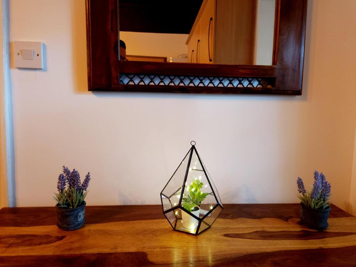Apartment Spacious Duplex With King Sized Bed, Free Onsite Parking, Near Utilita Areana & Icc