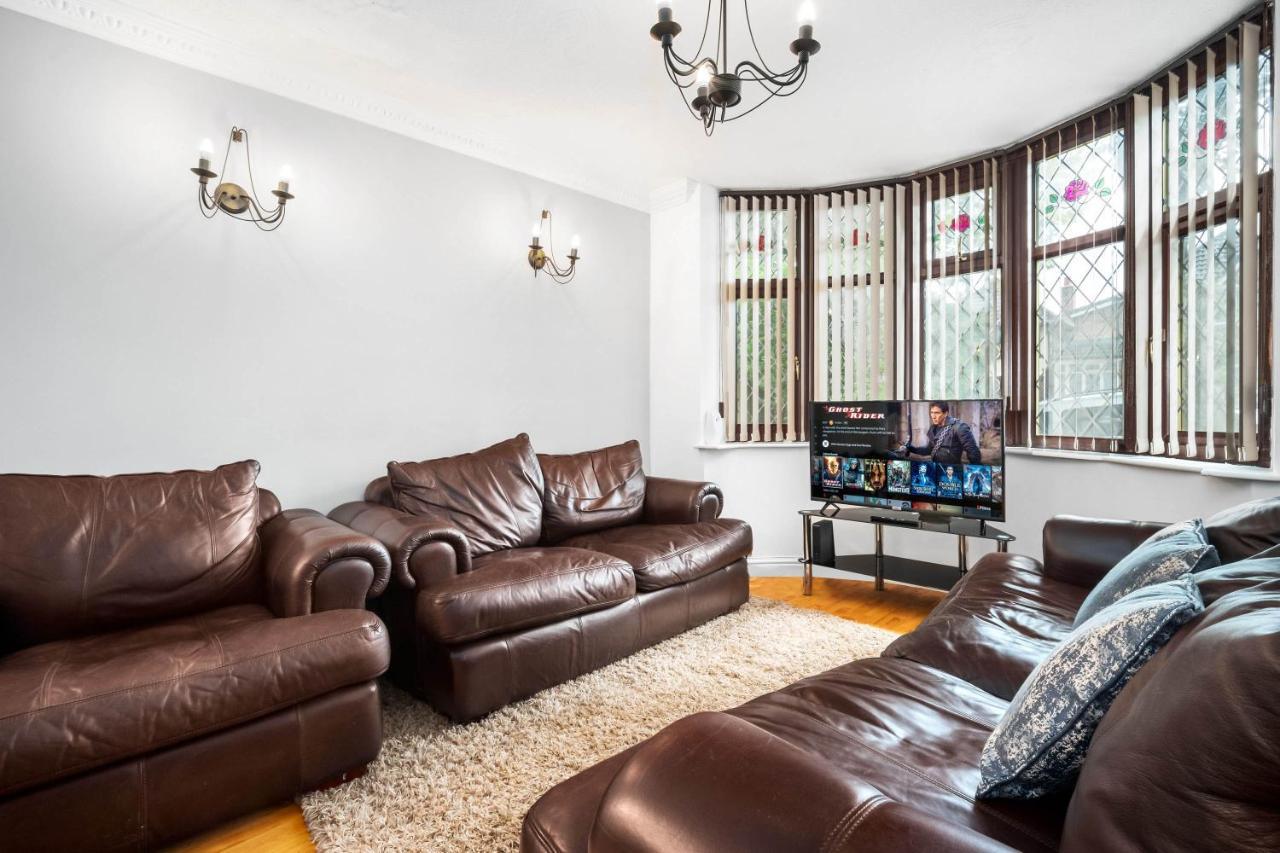 Perfect Detached For Families & Groups With Private Parking Birmingham