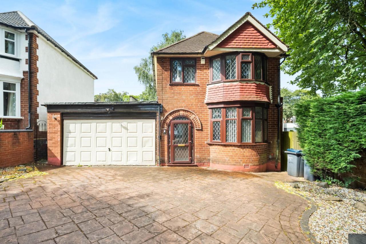 Holiday home Perfect Detached For Families & Groups With Private Parking