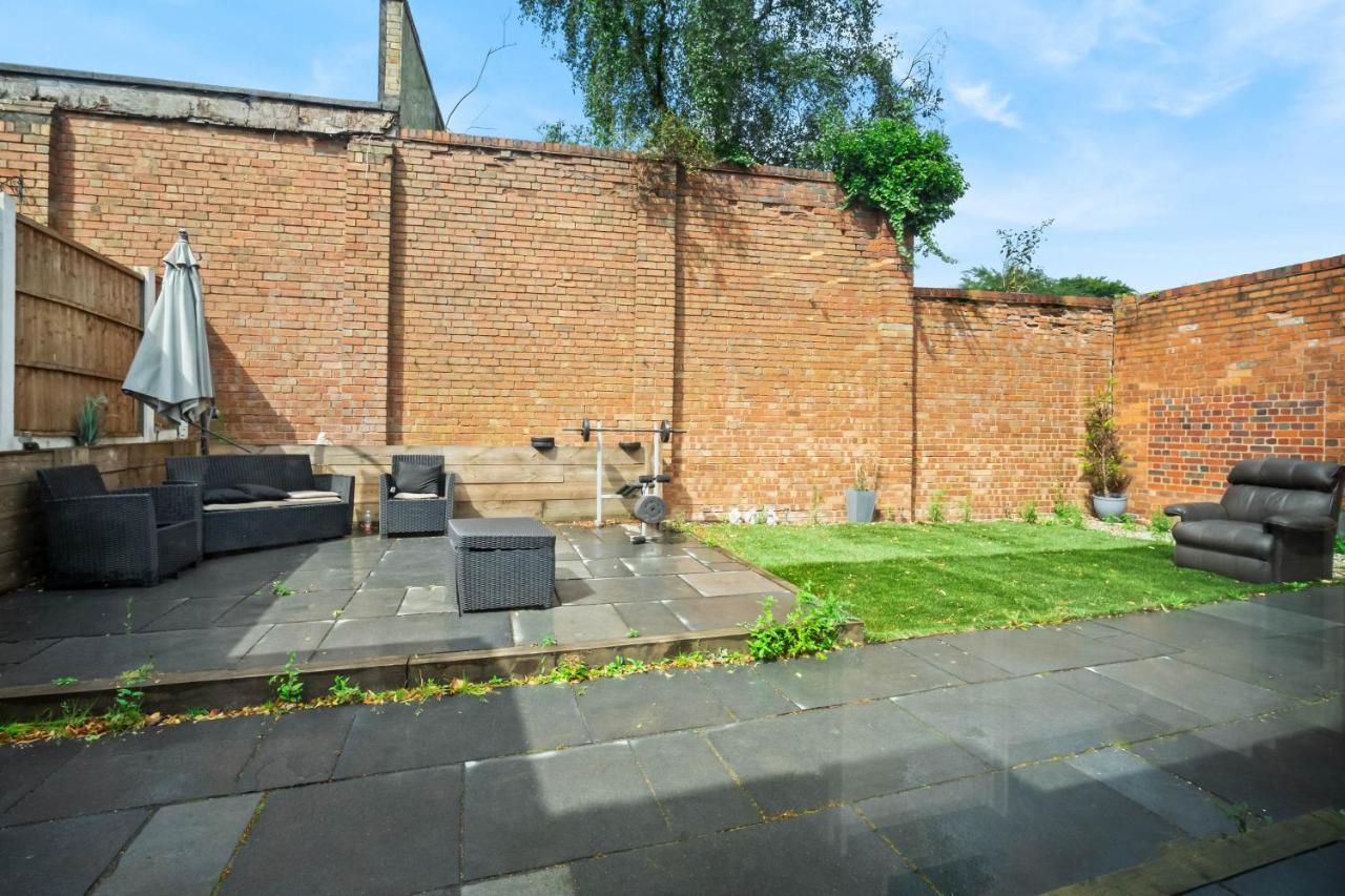 Perfect Detached For Families & Groups With Private Parking