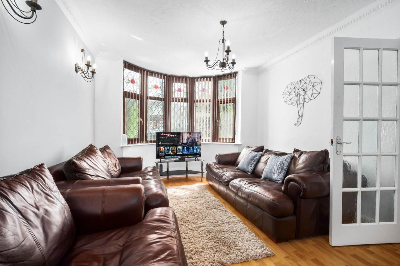 Perfect Detached For Families & Groups With Private Parking *
