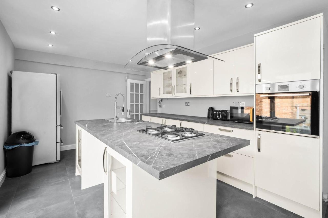 Perfect Detached For Families & Groups With Private Parking *