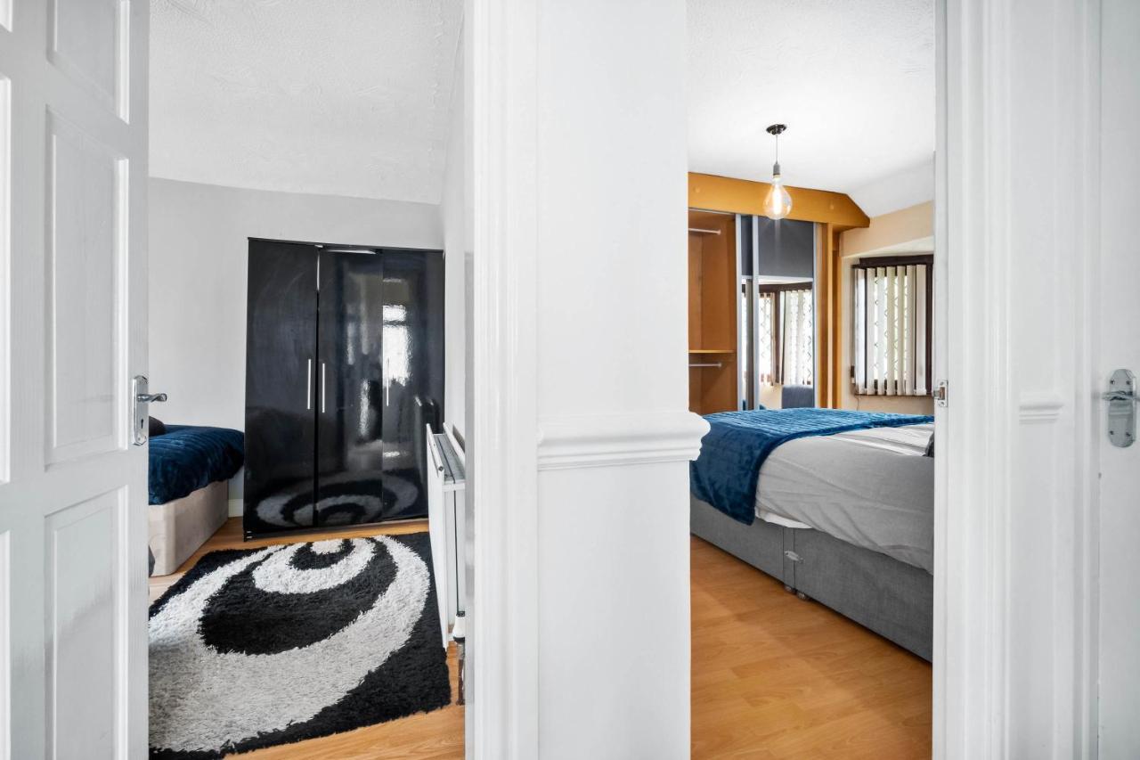 Perfect Detached For Families & Groups With Private Parking Birmingham