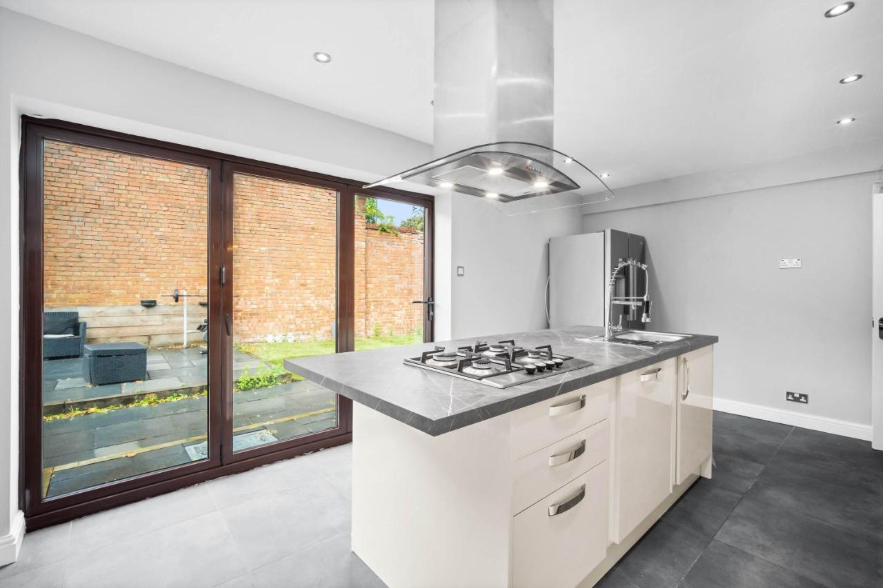 Holiday home Perfect Detached For Families & Groups With Private Parking Birmingham
